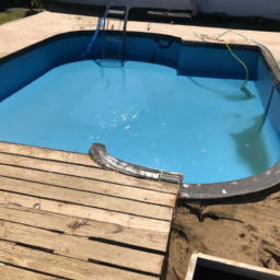 Accessoires indispensables pour l'entretien de votre piscine : produits et outils Sannois